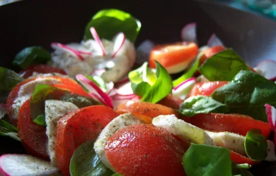 Caprese tomato mozzarella salad
